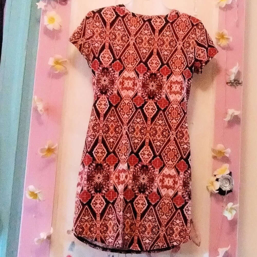 B&B Boutique (S) Patterned Keyhole Neck Mini - Picture 4 of 8